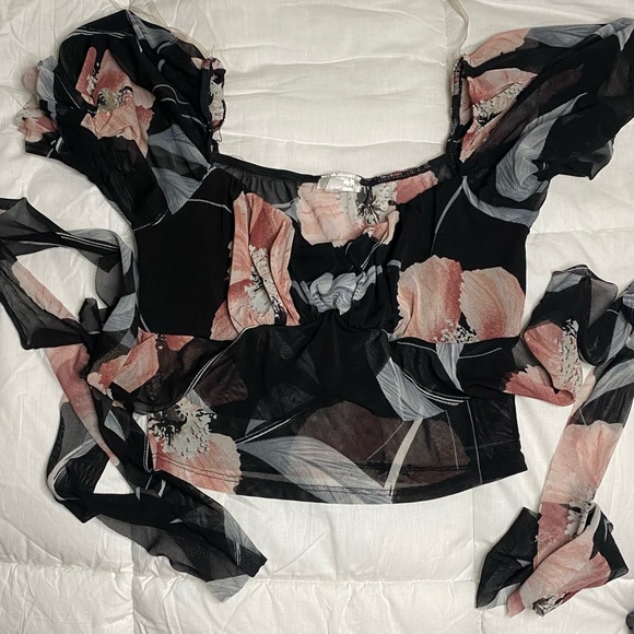 Cropped tie in the back (or front) florist top - Picture 2 of 2